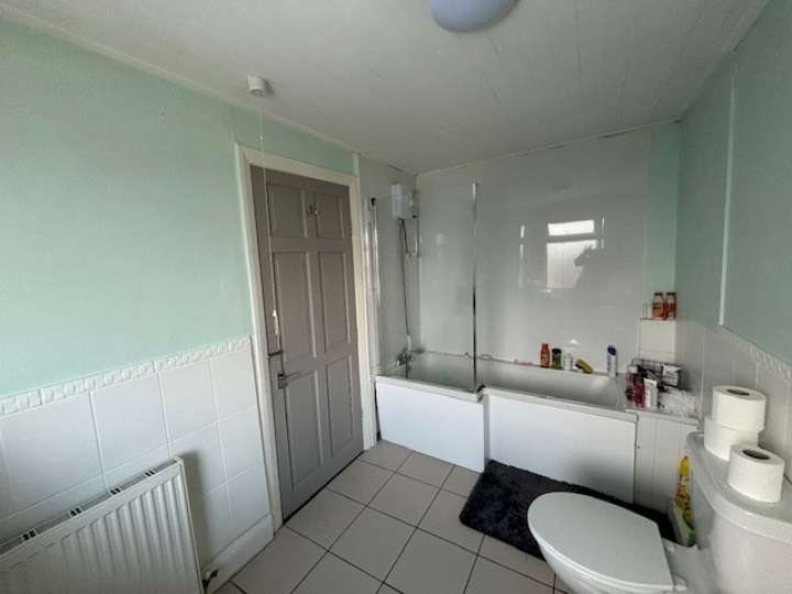 13b_Heathbank_Rd_bathroom_1.jpg