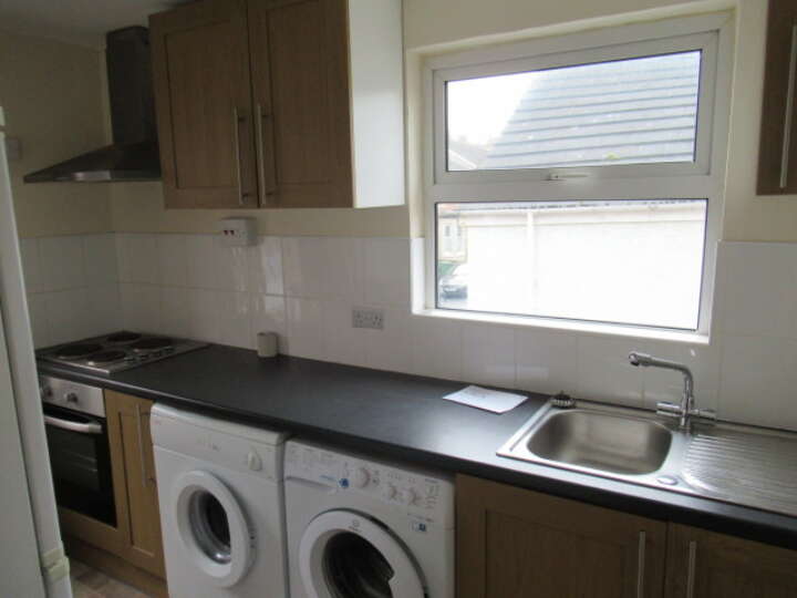 168 Banks rd - kitchen 002.JPG