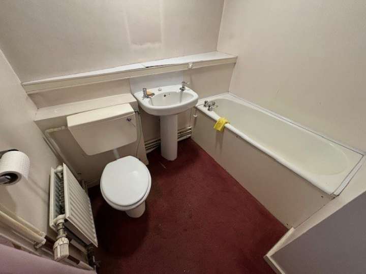 19 Bidston bathroom.jpg