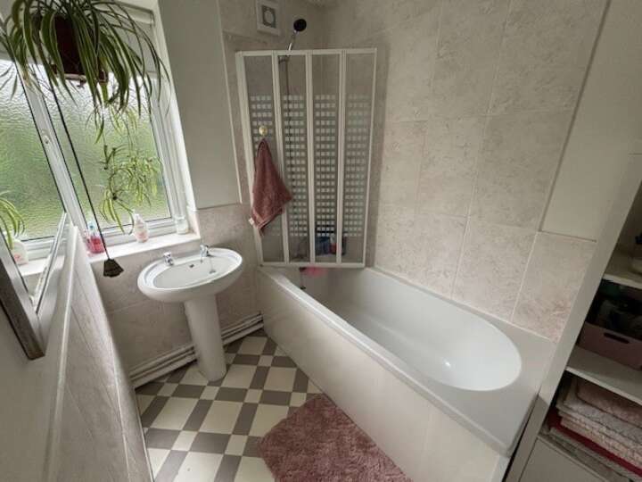 27_Bidston_Court_-_Bathroom.jpg