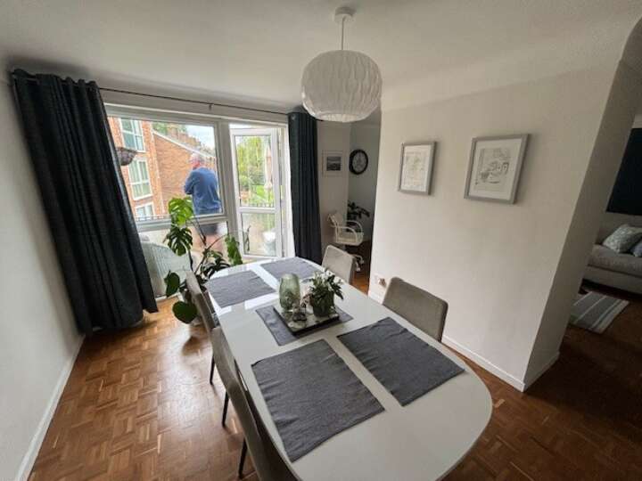 27_Bidston_Court_-_Dining_room.jpg