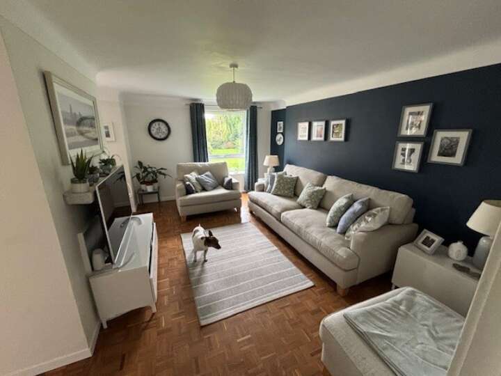 27_Bidston_Court_-_Living_room.jpg