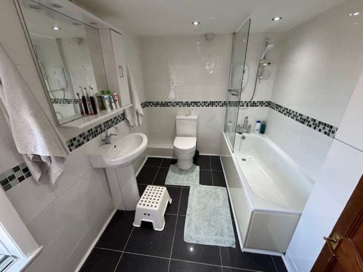 28 Raby Park - Bathroom.jpg