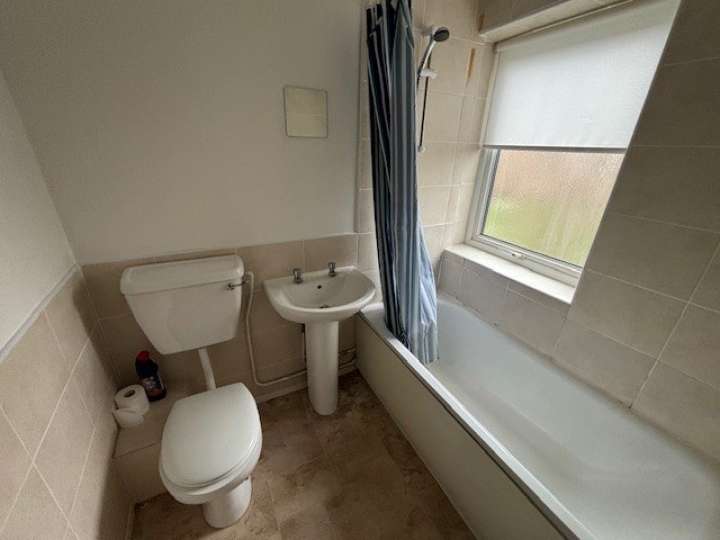 29 Bidston Court - Bathroom.jpg