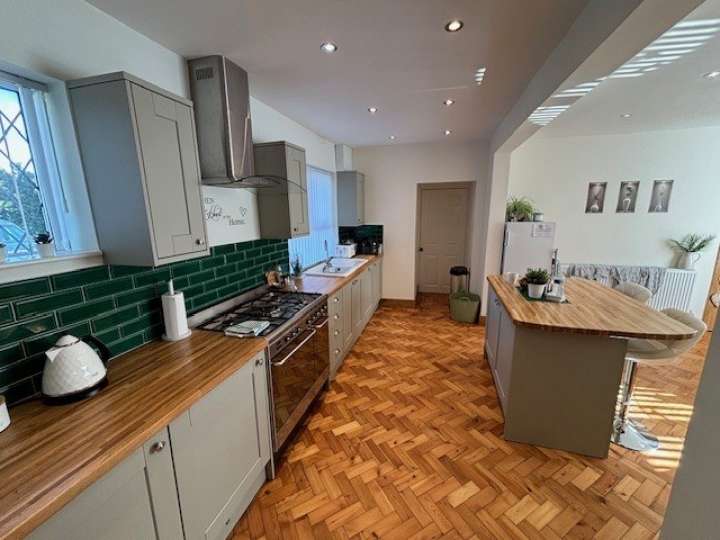 30 Raby Park - Kitchen 3.jpg