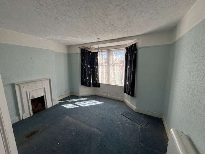 39 Edinburgh Road - Room 2.jpg