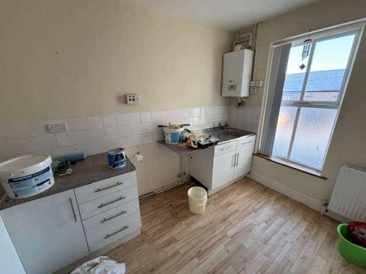 477 New Chester Rd flat Kitchen.jpg