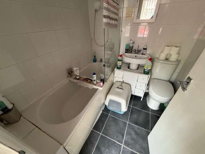 5 Egerton bathroom 1.jpg