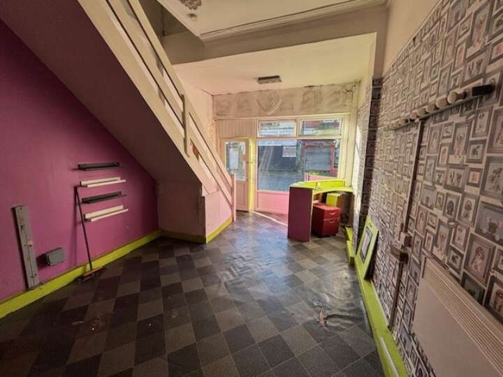 81_New_Chester_Road_-_Inside_1.jpg