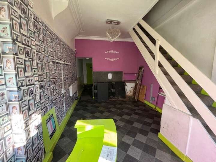 81_New_Chester_Road_-_Inside_2.jpg