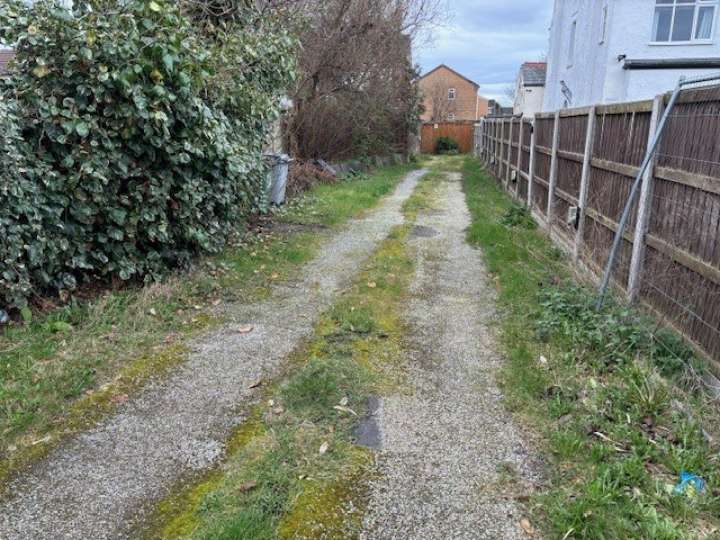 Willow Cottage driveway.jpg